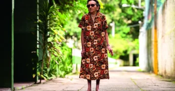 Aos 78 anos, Tânia Maria brilha em ‘O agente secreto’