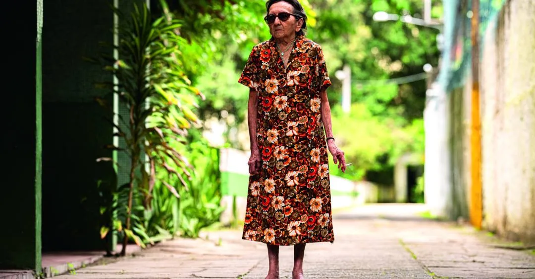 Aos 78 anos, Tânia Maria brilha em ‘O agente secreto’