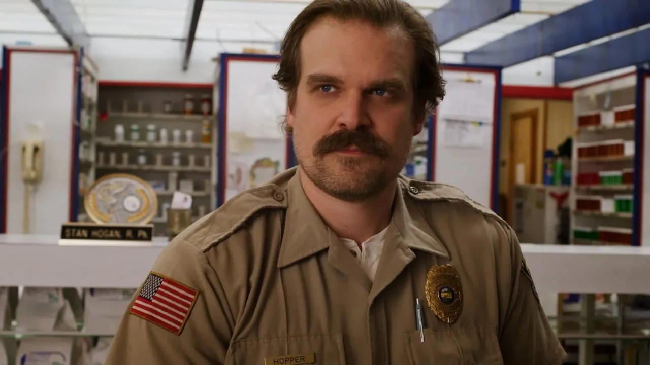 Salário de David Harbour por episódio da série revelado