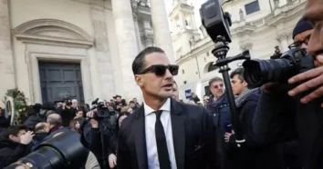 Documentário da Netflix aborda o maior paparazzo da Itália