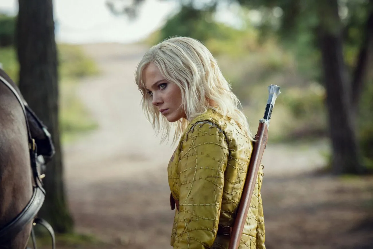 Freya Allan quase deixou a série após saída de Henry Cavill