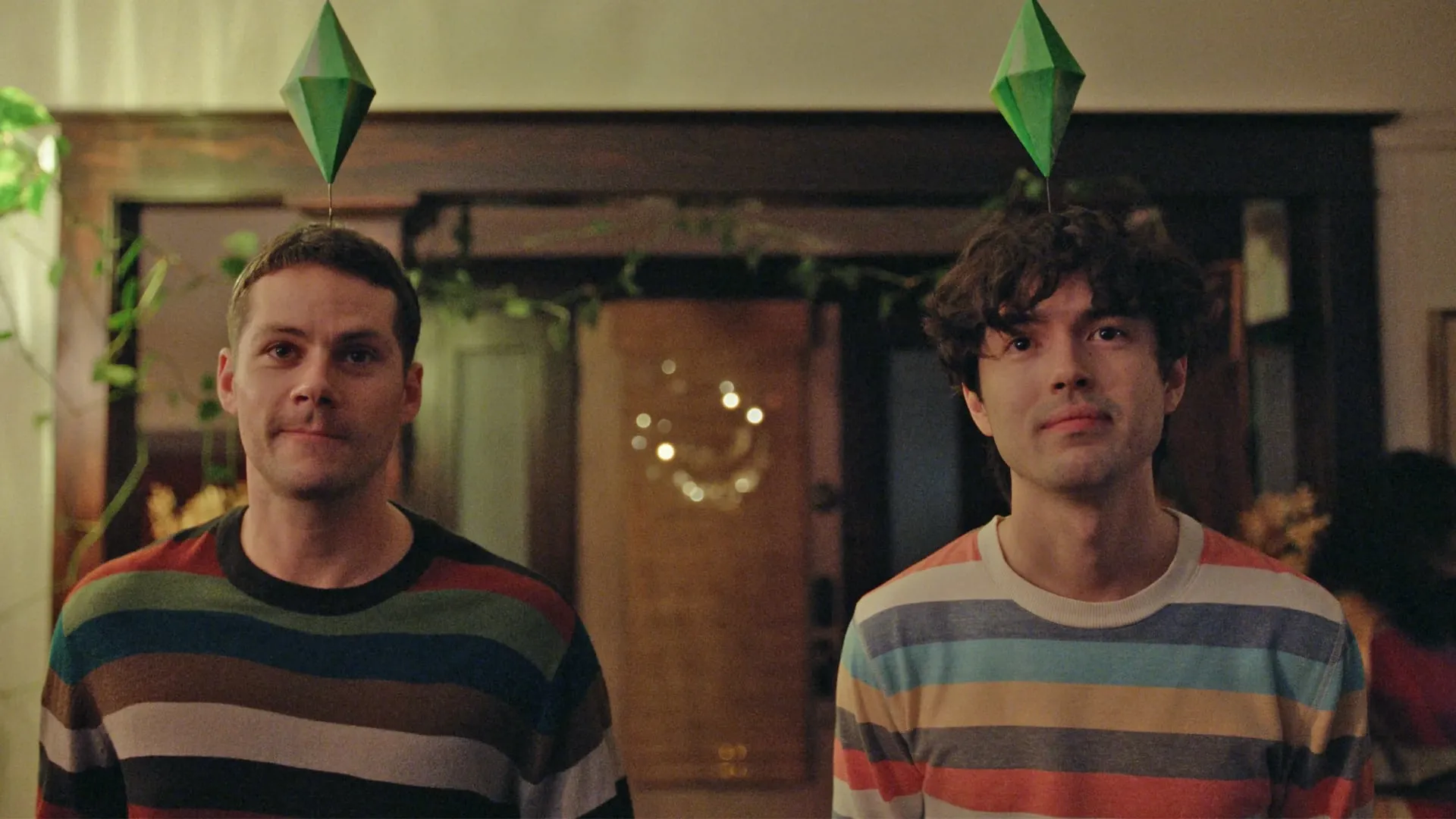 Dylan O’Brien comenta filme inusitado com James Sweeney