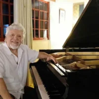 Moisés Mattos luta para se tornar pianista na Alemanha