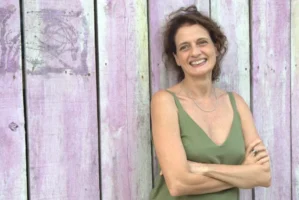 Denise Fraga apresenta o filme “Livros Restantes”