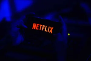 Netflix restringe série para assinantes do plano básico