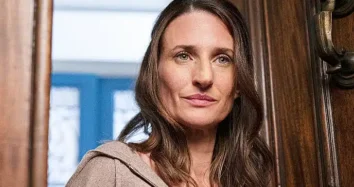 Série com Jodie Comer e vencedora do Emmy estreia na Netflix