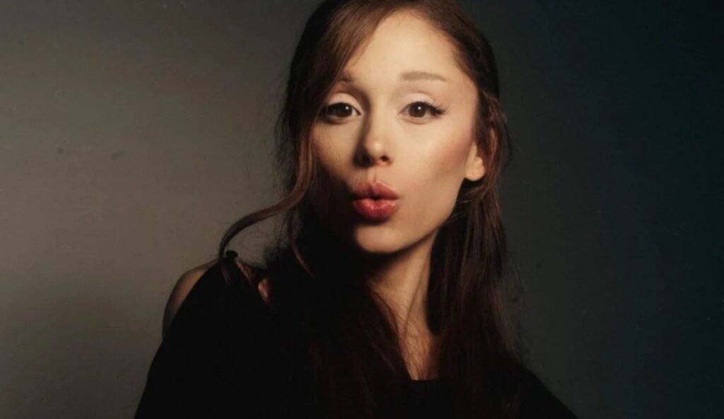 Ariana Grande anuncia álbum 'Petal' para julho