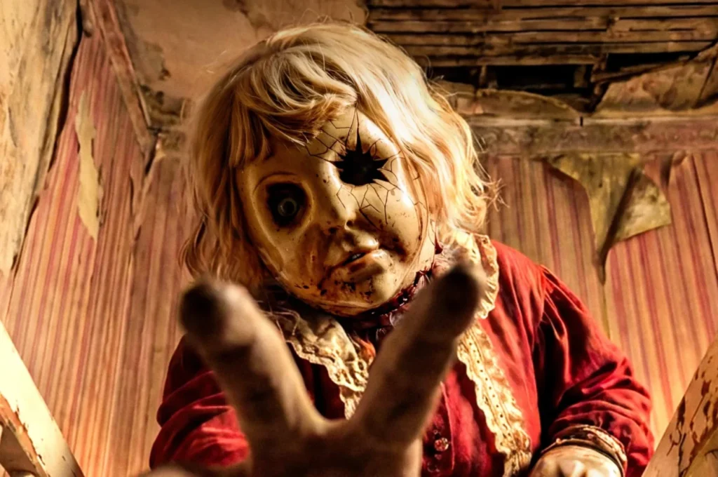 Crítica: Dolly – A Boneca Maldita | Terror bizarro da temporada
