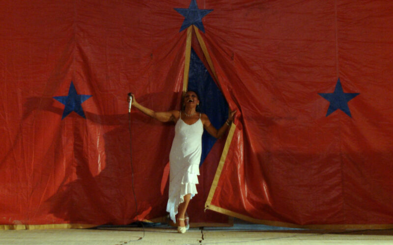 Crítica Mambembe: filme brasileiro emociona com arte circense