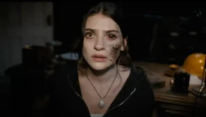 Ella Rubin entra para elenco de série 'O Deus da Floresta' na Netflix