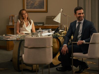 Jennifer Lopez e Brett Goldstein em novo cartaz de 'Paixão de Escritório