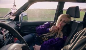 Kim Petras une folktronica de Madonna no single Jeep
