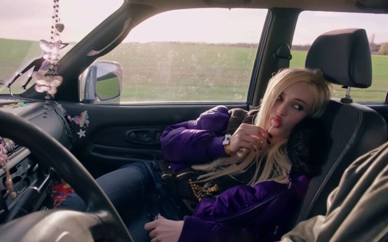 Kim Petras une folktronica de Madonna no single Jeep