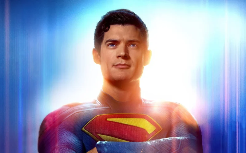 David Corenswet surge como Superman em novo vídeo do set