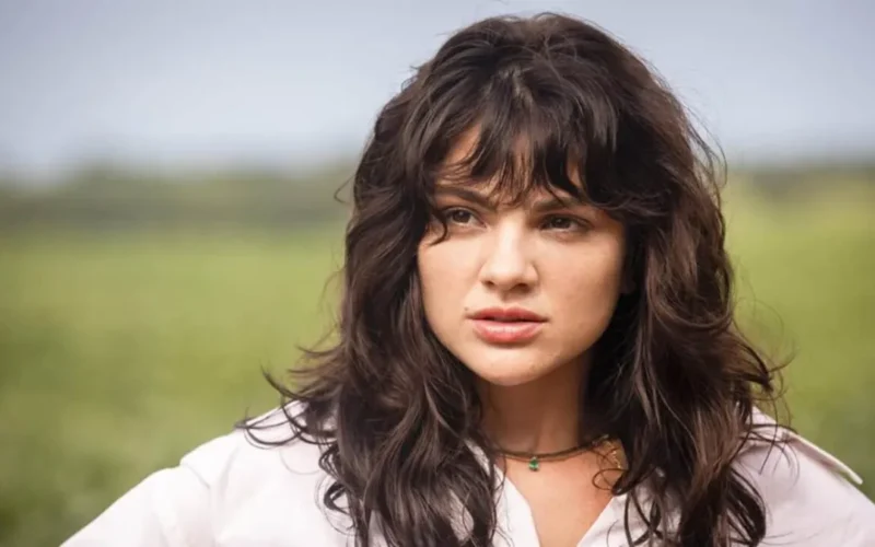 Debora Ozório como Agatha em Avenida Brasil 2 divide fãs
