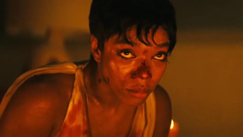 Naomi Ackie negocia estrelar sequência de Corrente do Mal