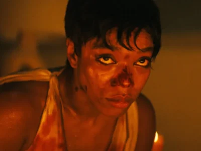 Naomi Ackie negocia estrelar sequência de Corrente do Mal