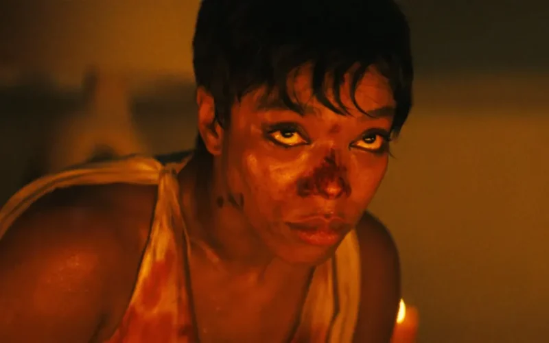 Naomi Ackie negocia estrelar sequência de Corrente do Mal