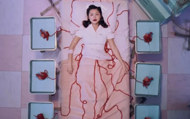 Olivia Rodrigo revela bastidores do clipe de “the cure”