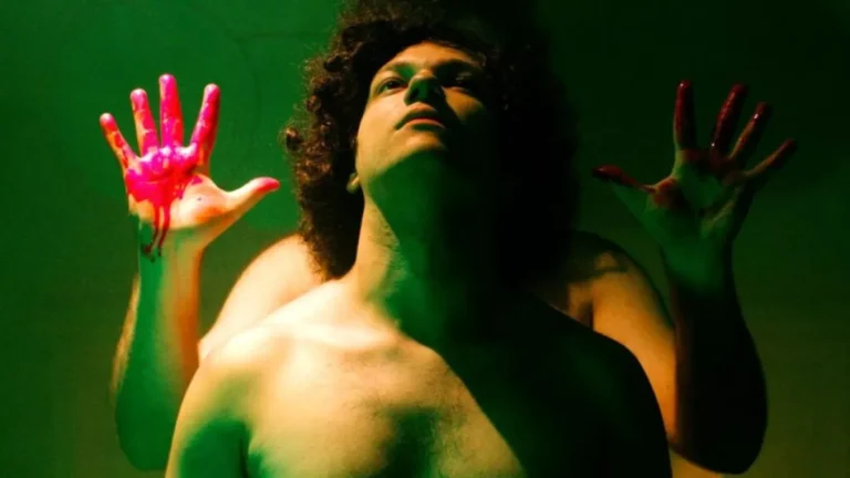 Labirinto dos Garotos Perdidos: Peter Pan guia drama queer
