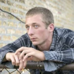 Jeremy Allen White apoia proibição de redes sociais a menores no Reino Unido