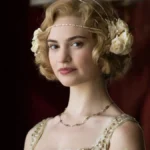 Lily James estrelará 'Seasons', terror do diretor de 'Acompanhante Perfeita