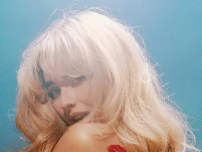 Sabrina Carpenter cotada para viver Emma Frost no reboot de X-Men