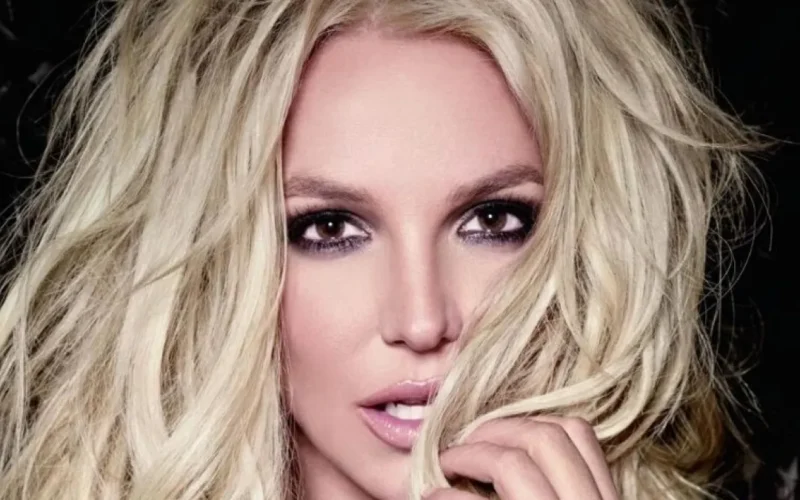 Criadora de New Girl vai adaptar livro de Britney Spears