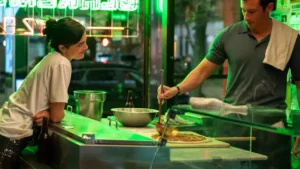Monica Barbaro e Callum Turner em trailer de Só por Uma Noite