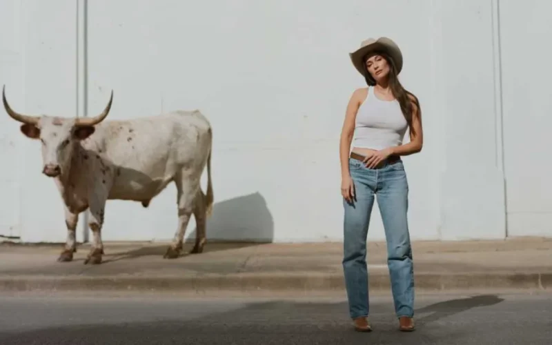 Kacey Musgraves lança clipe de “Mexico Honey”