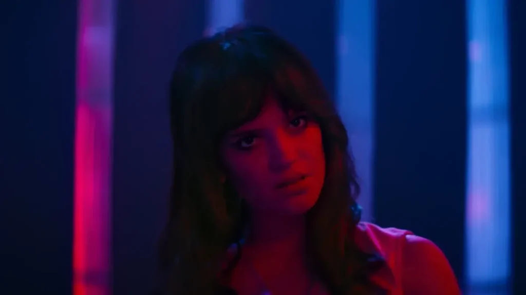 Sophie Thatcher em suspense que divide críticos com 45% no RT