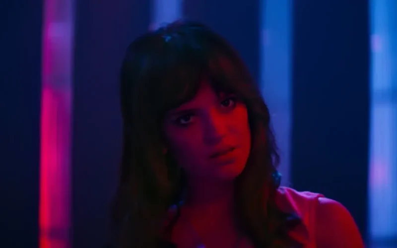 Sophie Thatcher em suspense que divide críticos com 45% no RT