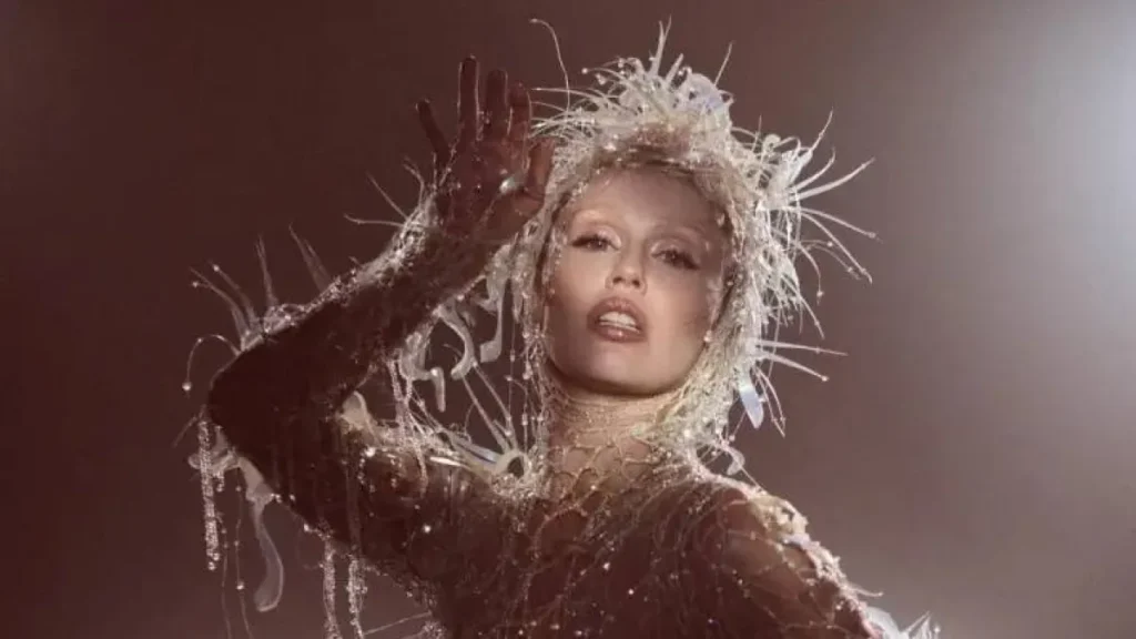 Miley Cyrus lança filme de 'Something Beautiful'; assista