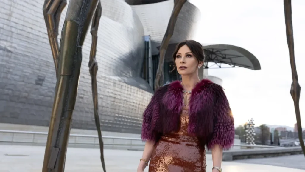 Série com Catherine Zeta-Jones ganha primeiras imagens