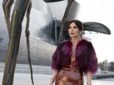 Série com Catherine Zeta-Jones ganha primeiras imagens