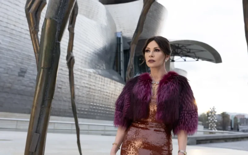Série com Catherine Zeta-Jones ganha primeiras imagens