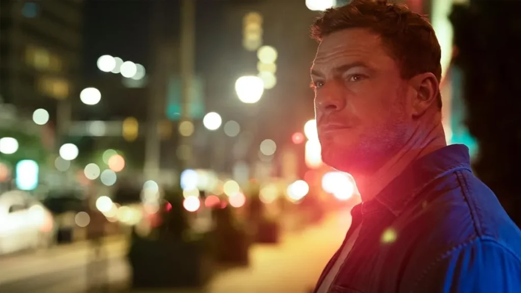 Reacher 4: Alan Ritchson foge em clipe inédito; estreia em agosto