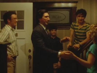 Miles Teller e Adam Driver enfrentam a máfia em 'Tigre de Papel
