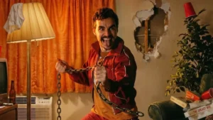 Comédia 'Idiotas' com Dave Franco ganha trailer dublado e data no Brasil