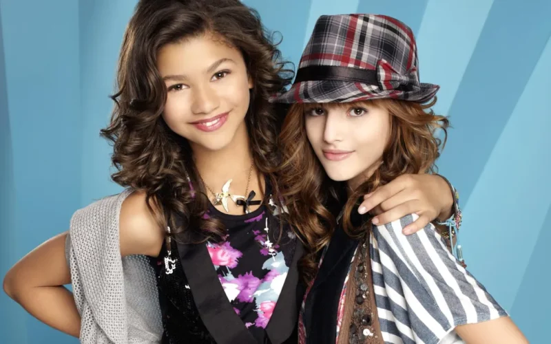 Bella Thorne relembra rivalidade com Zendaya em 'No Ritmo