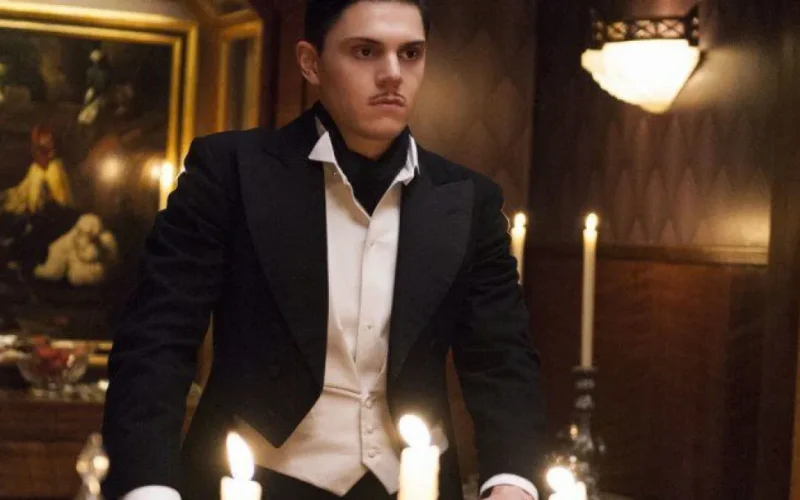 Ryan Murphy rasga elogios a Evan Peters em AHS