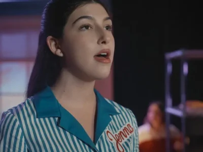 Filha de Adam Sandler estreia nova dramédia na Netflix
